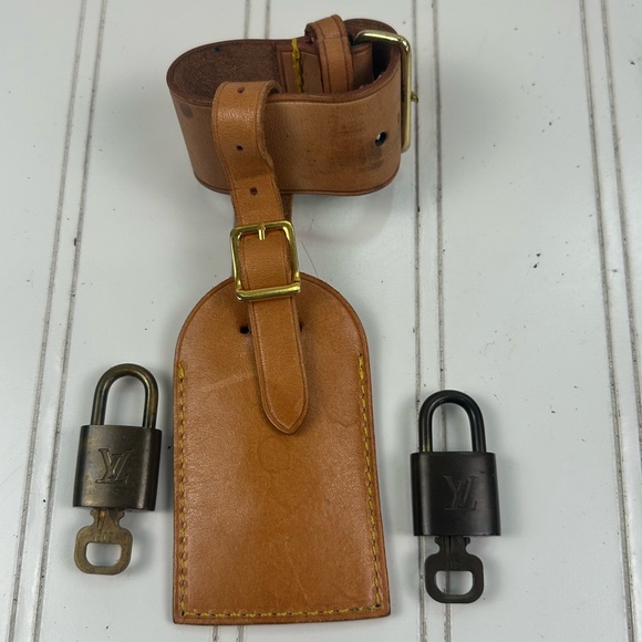 Louis Vuitton Brown Leather Luggage Tag with Gold Brass Padlock Bundle of 3 - Picture 3 of 7